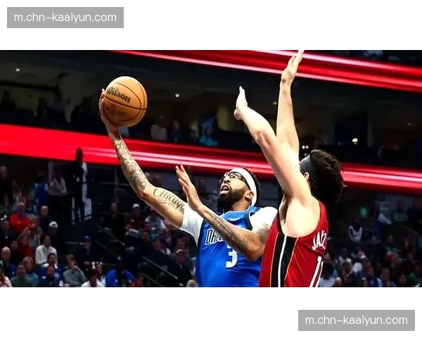 老鹰库明加无球跑动积极 接球投篮命中率展现战术价值 老鹰库明加无球跑动积极 接球投篮命中率展现战术价值